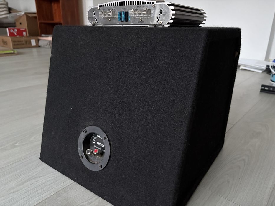 Tuba basowa ze wzmacniaczem