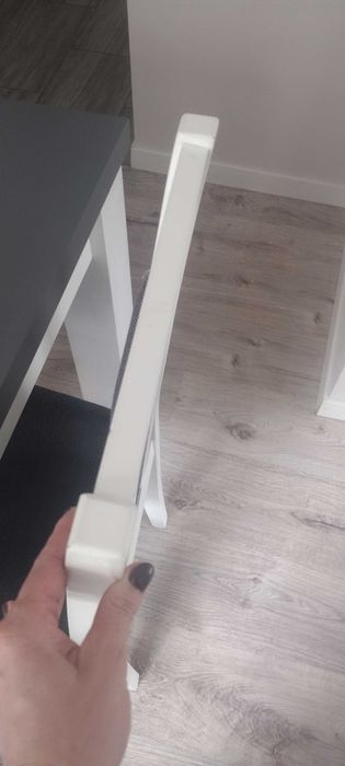 Stół plus krzesła