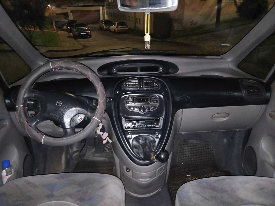 Citroën Xsara Picasso 1.6 Gasolina com Ar-Condicionado ano 2001