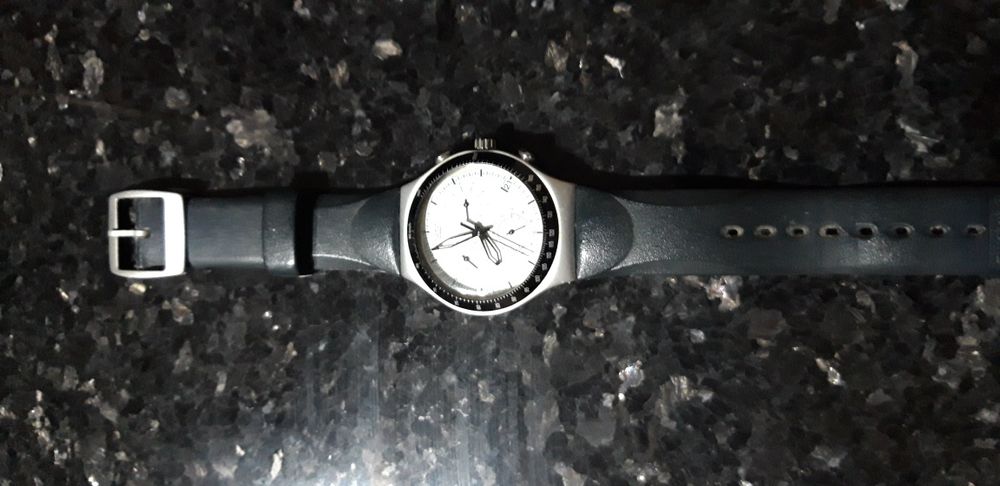 Relógio Swatch cronógrafo interior azul claro