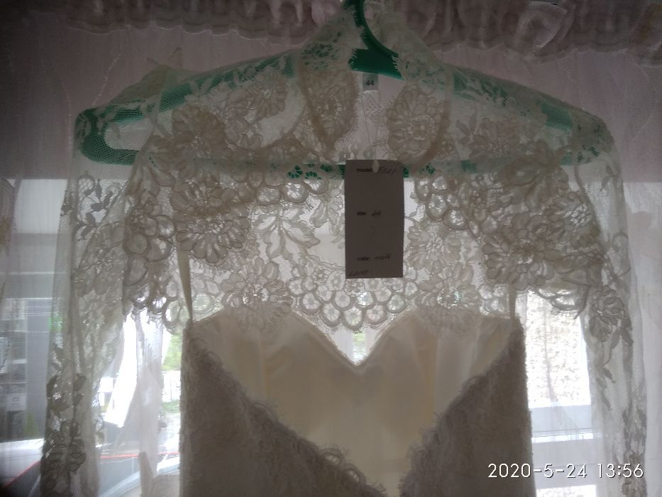 Продам весільну сукню