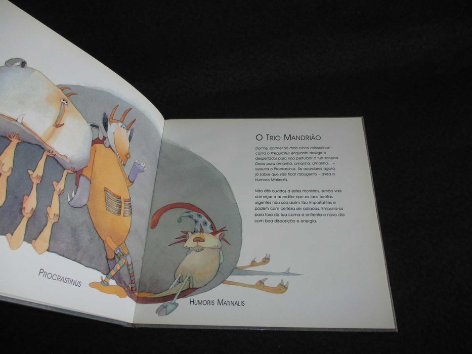 Livros Guia Familiar para os Monstros lá de Casa Marijanovic 2 volumes