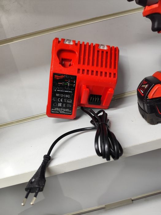 Milwaukee M18 імпакт ударний шуруповерт Мілвоке оригінал