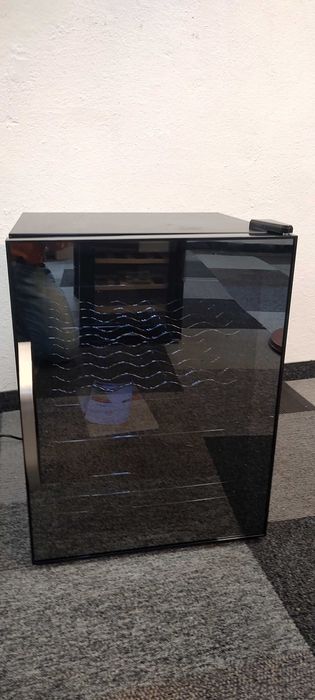 Lodówka szklane drzwi, witryna 60L. Klarstein S-264