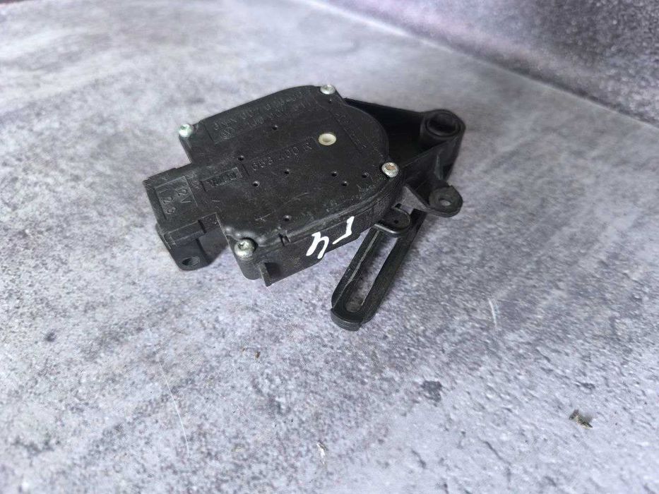 Моторчик сервопривід заслінки пічки VAG   1J0907511  /  6NN00762600