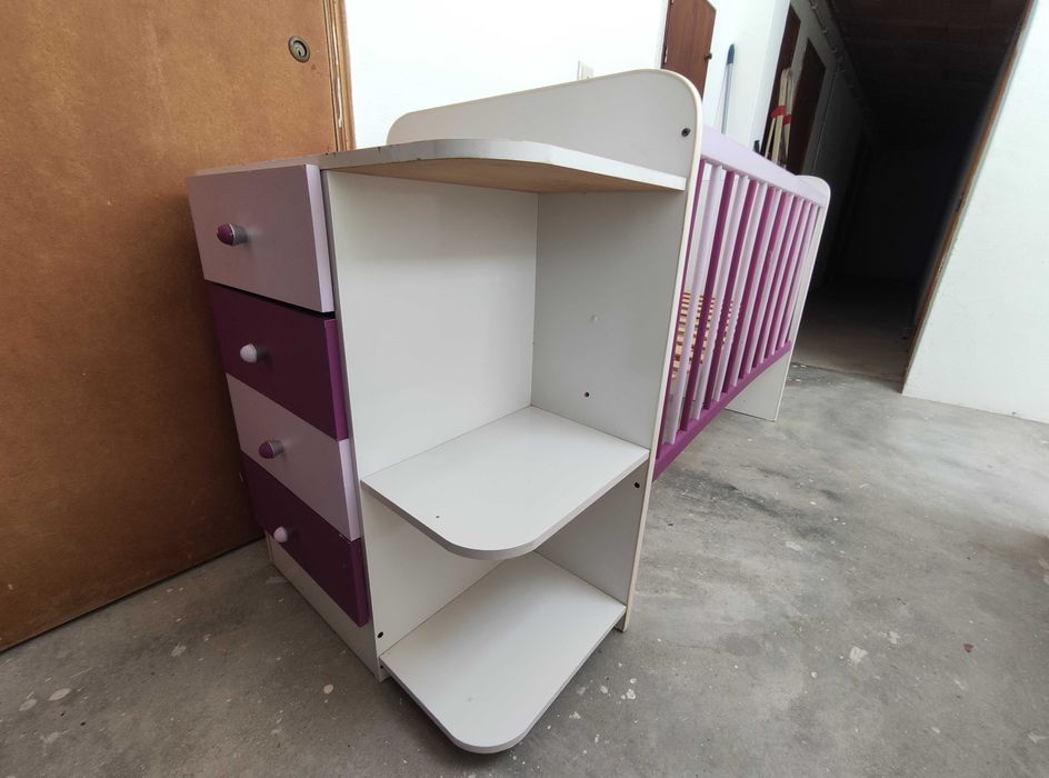 BAIXA DE PREÇO - Cama de bebé com móvel e muda-fraldas