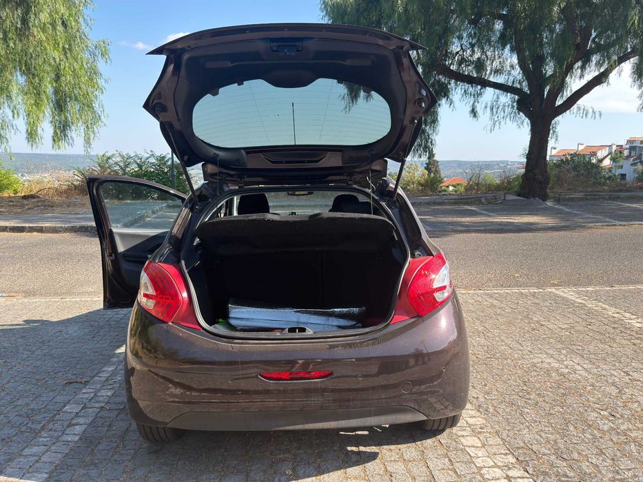 Vendo carro com poucos KMS