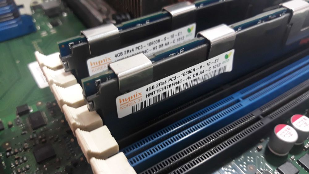 Fujitsu Primergy TX200 S5 Server (Components - Parts)63825516425347122