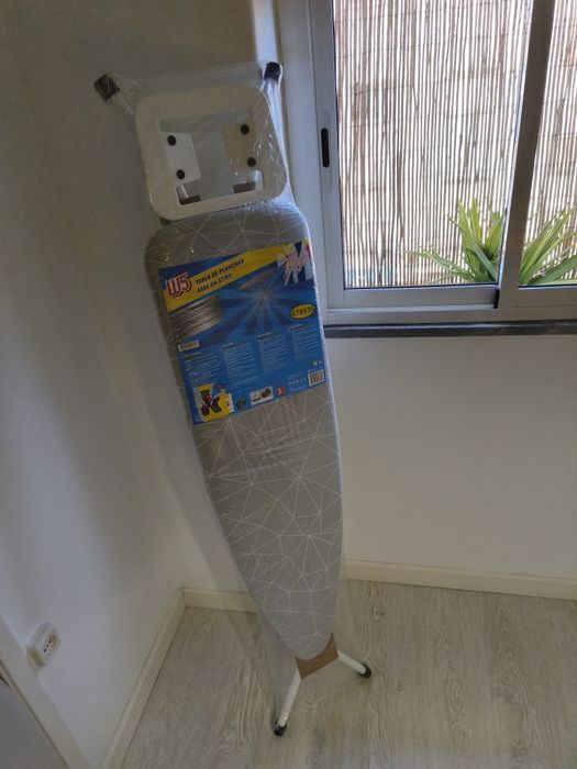 Tábua de engomar nova