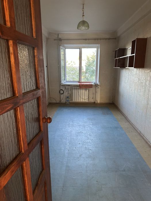 Продам 3 кімнатну на 8 Березня
