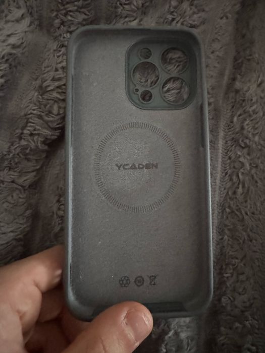 Сірий чохол на Iphone 15 pro max