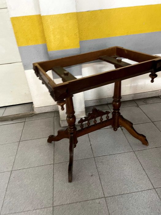 Credencia romântica em muito bom estado