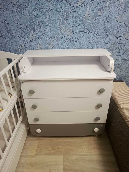 Пеленальний стіл