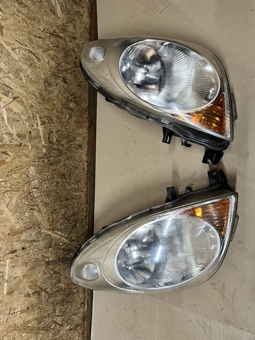Передні фари Нісан Нот 1 Nissan Note I 2005-2009