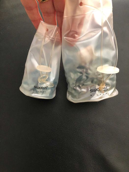 Colar e pulseira Swatch em silicone