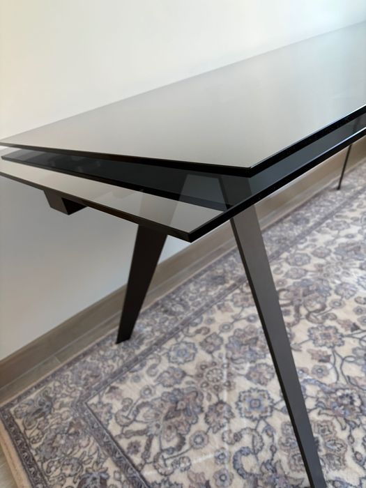 Szklany stół do salonu/jadalni