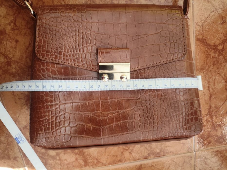 Bolsa a tiracolo castanha