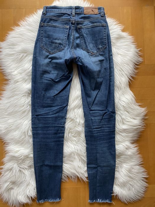 Spodnie damskie jeansowe pull&bear z dziurami skinny