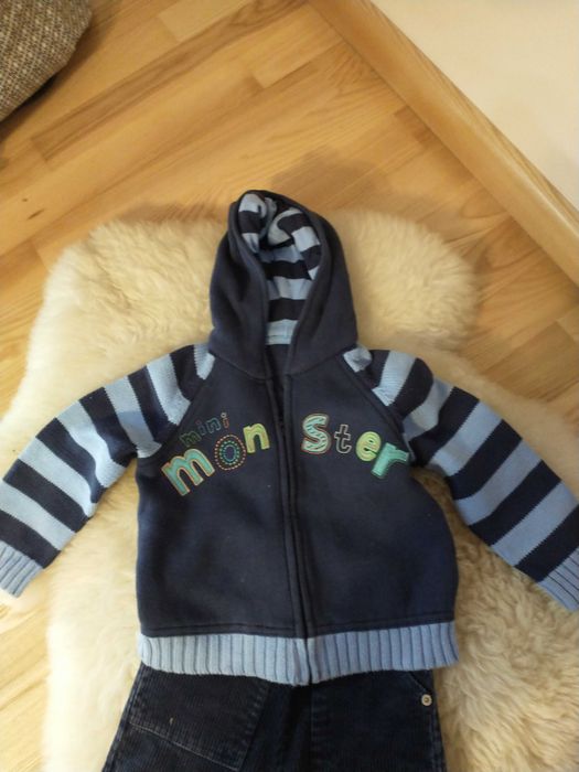Sweter (bluza z kapturem) i spodnie rozmiar 86-92.
