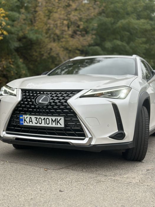 Авто Lexus UX кінець 2019 року