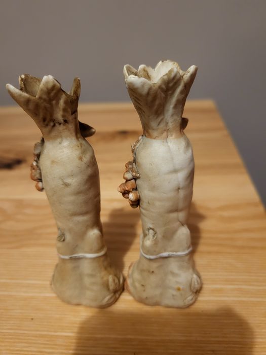 Ceramiczne wazoniki w stylu secesyjnym