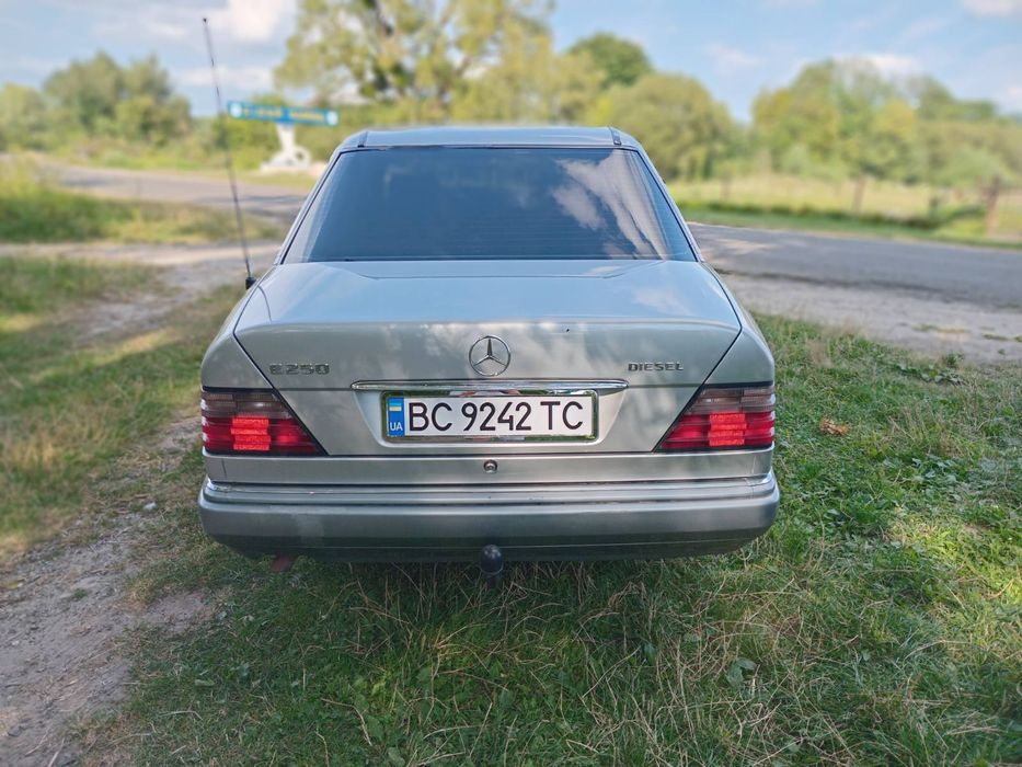 Продається Wercedes-Bens w124. Мотор 2.5.Корoбка механіка