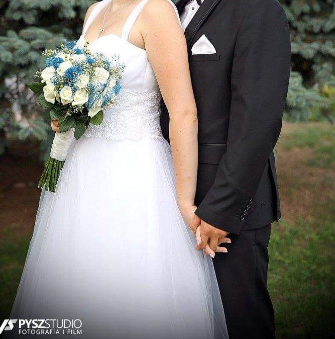 Piękna suknia ślubna biała