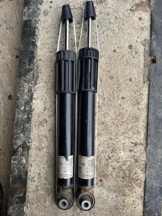 Продам  амортезатори  задні від пасат б8