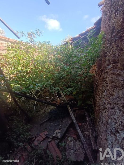 Moradia em gaveto em Ceira de 75,2 m2