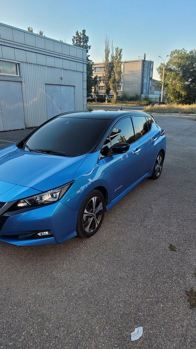 Продам Nissan Leaf