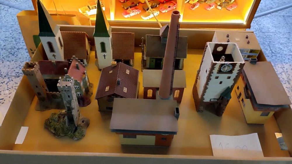 diversos edifícios na escala HO