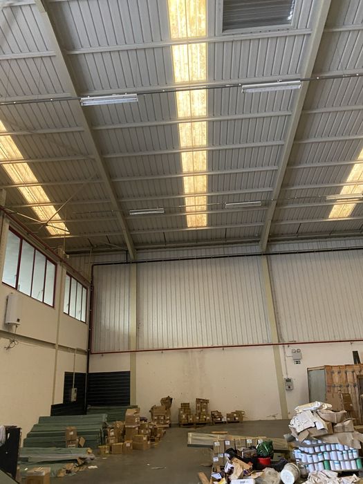 Aluga se armazens e terrenos  samora correia varias areas