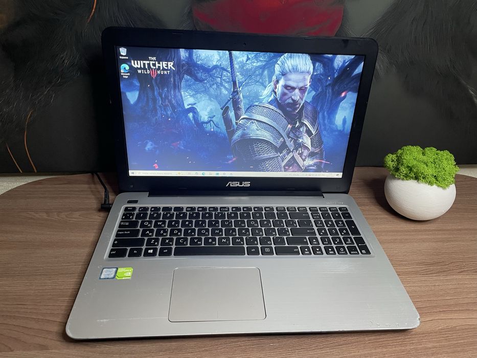 Игровой ноутбук Asus/FHD/i7-7500/16GB/500 SSD/GeForce GT940mx 2GB