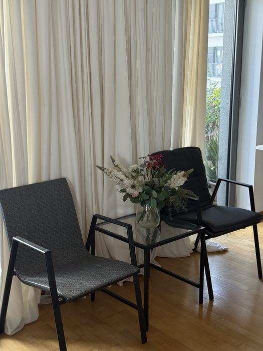 Conjunto 2 Cadeiras + Mesa Vidro – Moderno