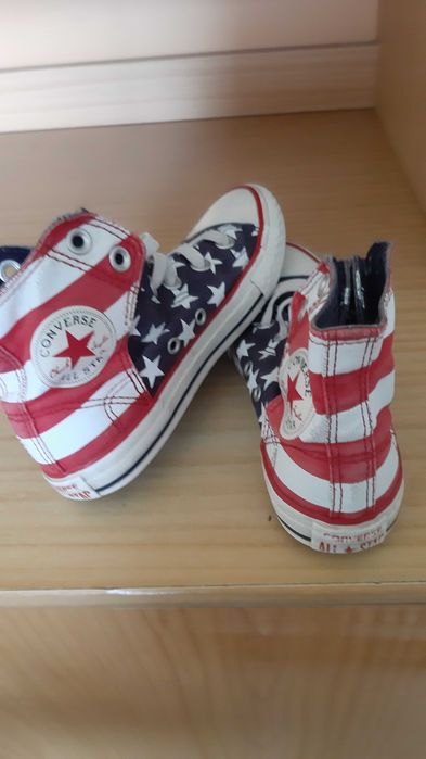 Продам  фирменные  CONVERSE кеды .