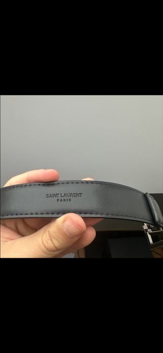 Pasek Yves Saint Laurent YSL srebrny kolor skóra lakierowana skórzany