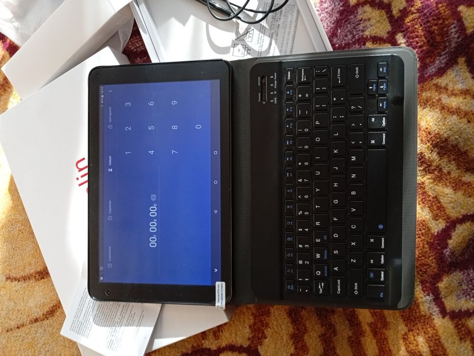 Продам планшет- нетбук.