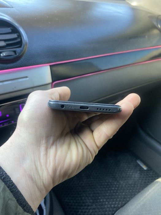 Xiaomi Redmi 8 4/64 гб в неплохом состоянии