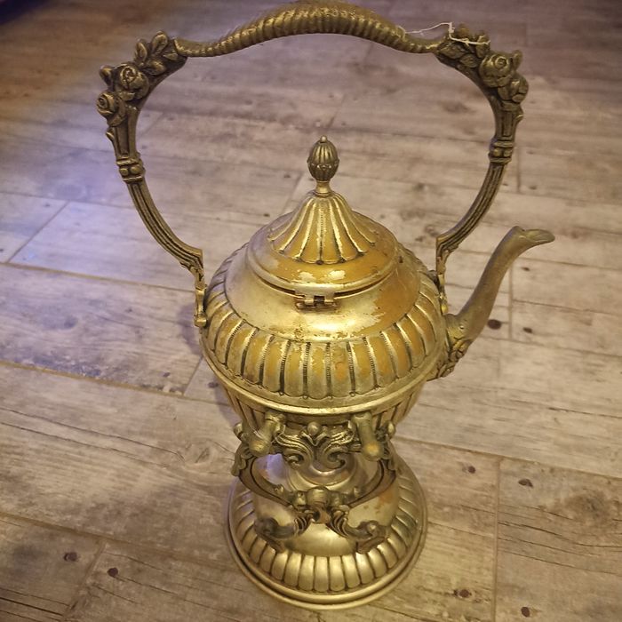 Peças em estanho , casquinha e latão