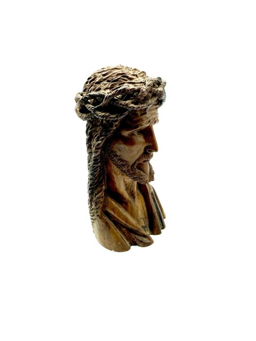 Imagem de jesus cristo esculpido em madeira