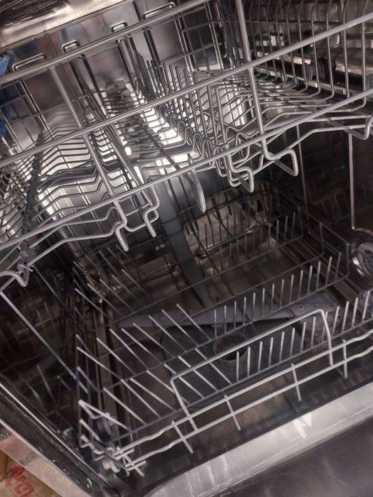 Посудомийка Candy Brava в робочому стані