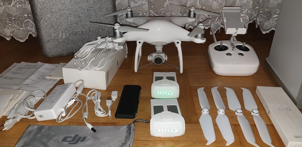 DJI phantom 4 + 2 baterii + osłony śmigieł