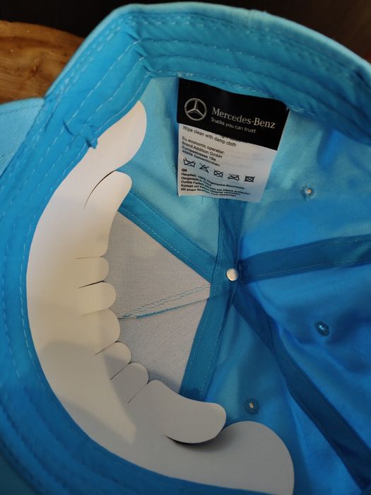 Dwie czapeczki Mercedes Benz