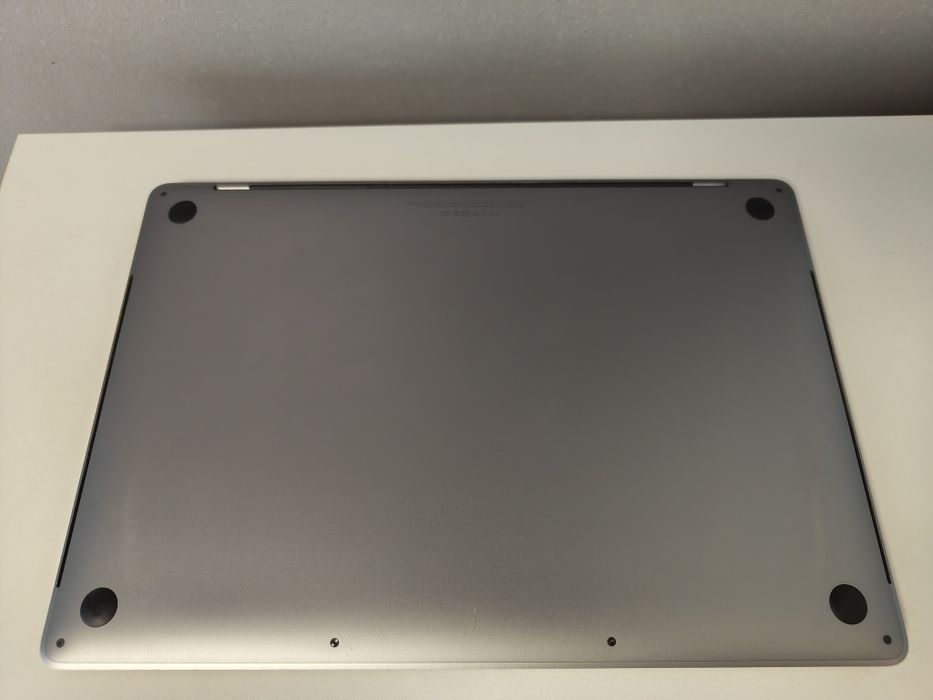 MacBook Pro 15” A1707 i7/16GB/256SSD Space Gray  працює, дисплей на ремонт