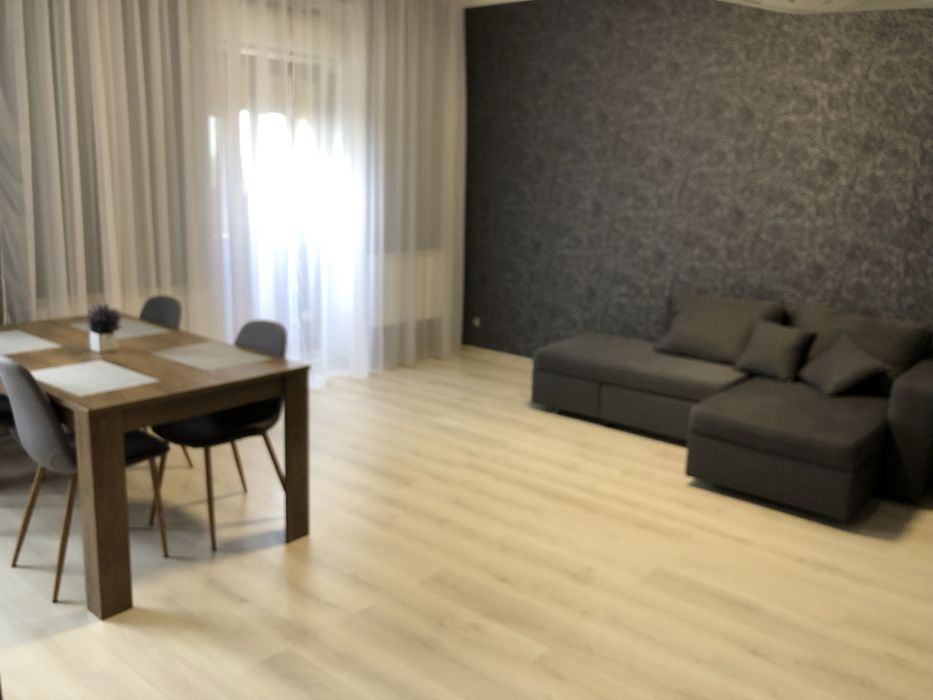 Здам 2-к квартиру на площі Володимира Великого