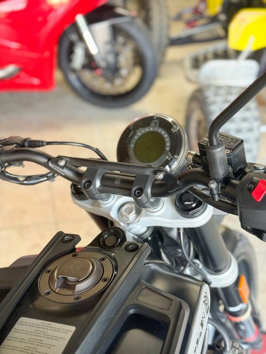 Husqvarna Svartpilen 125