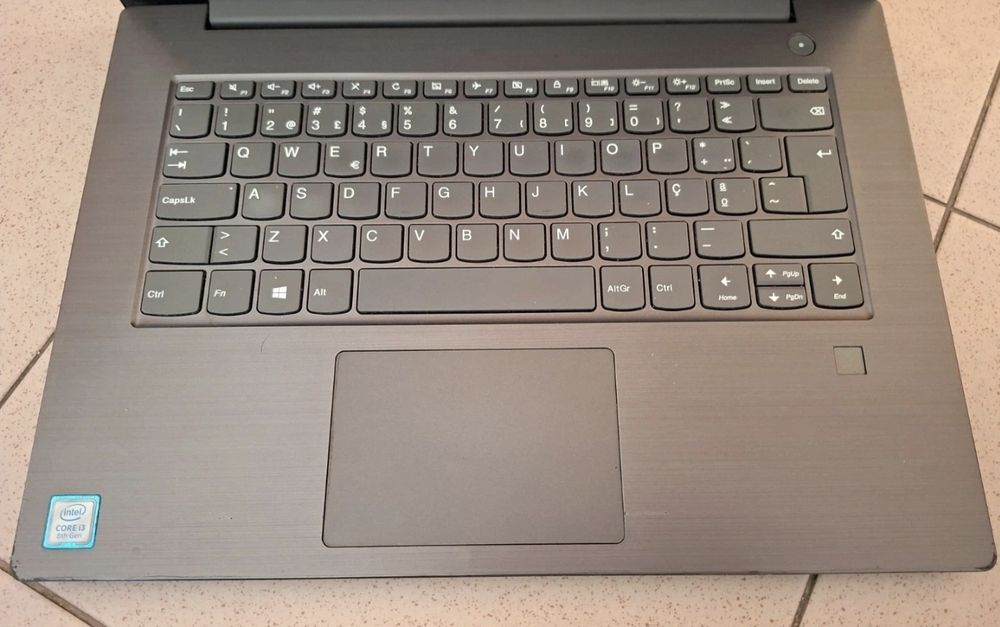 Portátil Lenovo V330-14IKB - ideal p/ escola