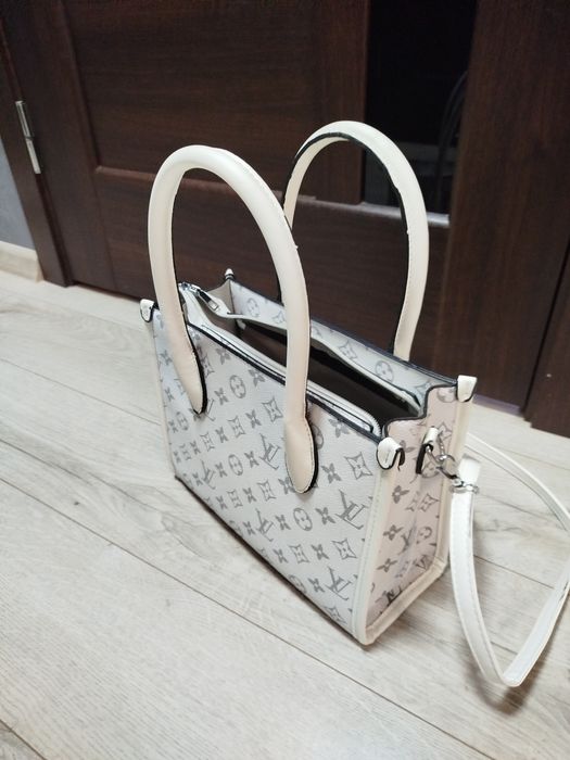 Сумка жіноча білого кольору