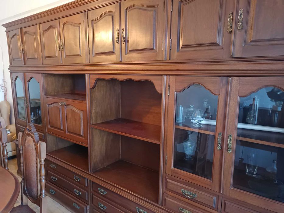 Móvel casa jantar com louceiro, clássico