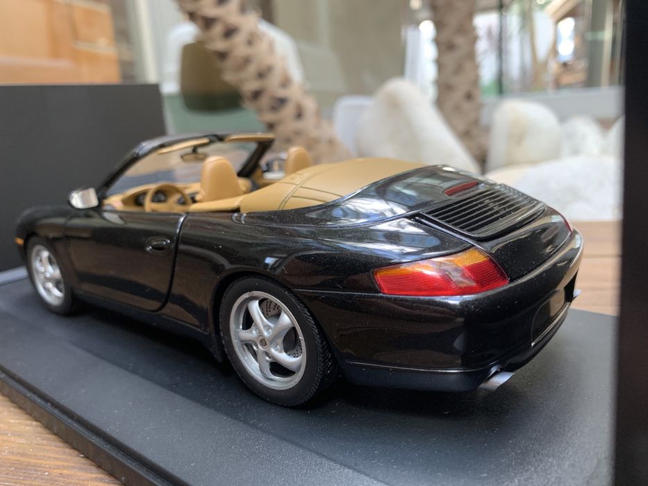 Porsche 996 911 Cabrio 1:18 Dealer edition by UT